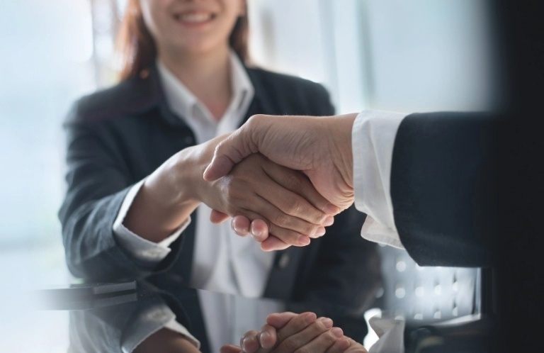 uścisk dłoni
